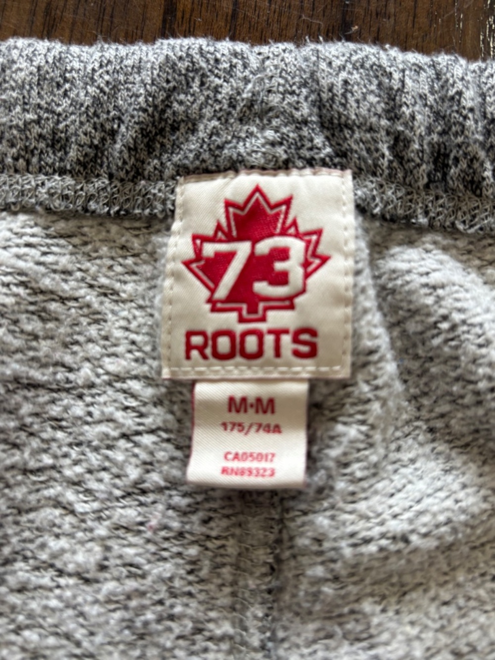 Roots salt and pepper crop sweatpants with embroidered appliqués size M - Picture 7 of 13